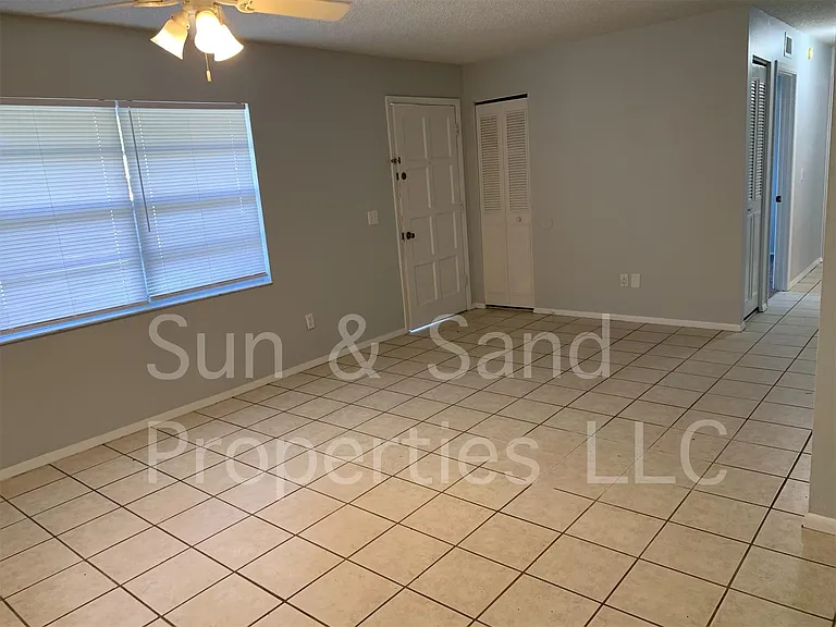 1044 Springbank Ave — Photo 3