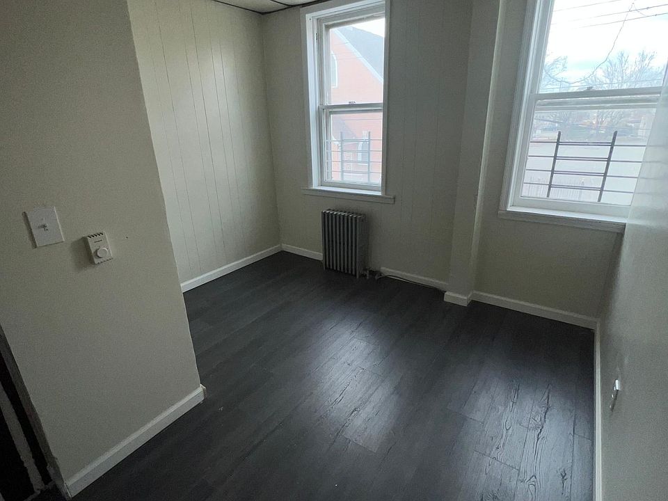1st image of 117 Van Pelt Ave #2