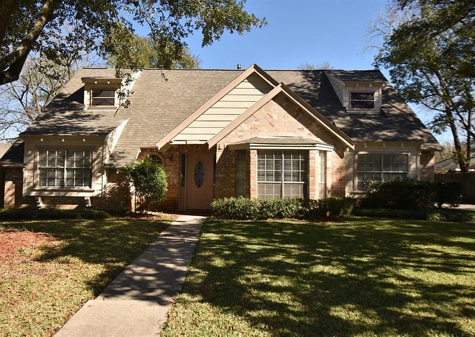 1st image of 19622 Pinehurst Trail Dr