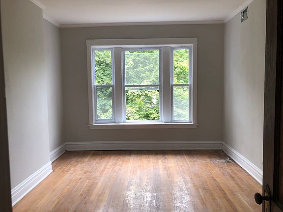 4th image of 1403 W Belle Plaine Ave #2W