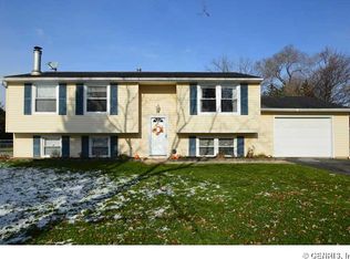 15 Spicewood Ln, Rochester, NY 14624
