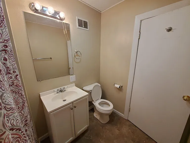 701 Court St — Photo 9