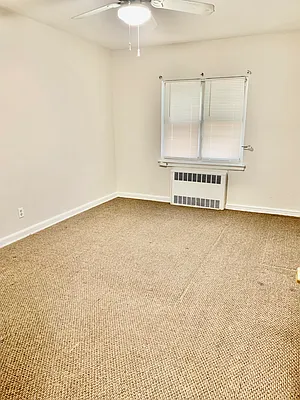 Rented by Halvatzis Realty | media 4