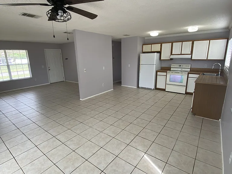 1264 Dawn St NE — Photo 3