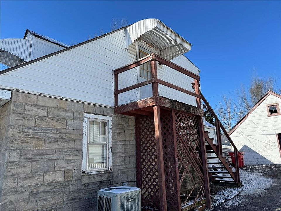 2nd image of 644 S Lake Dr
