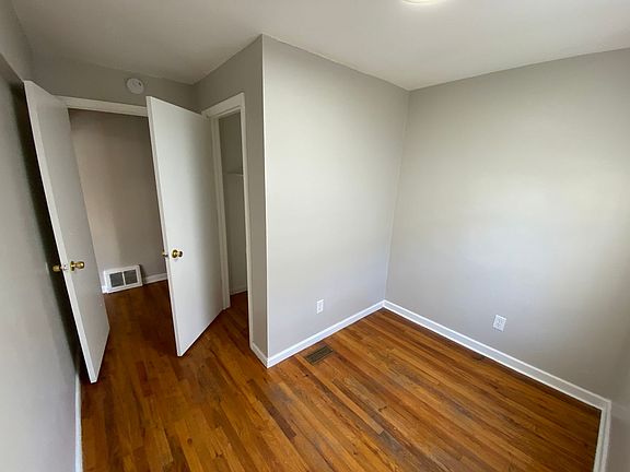 4th image of 2512 Shirley Ave