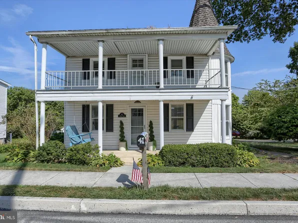 41 S Main St, Stewartstown, PA 17363