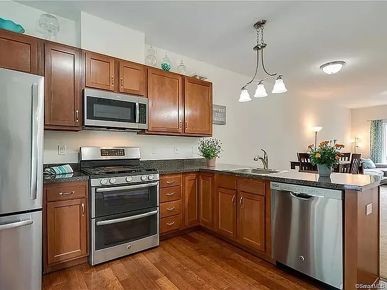 2 bed, 2.5 bath, 1184 sqft, $2,350 — Photo 3