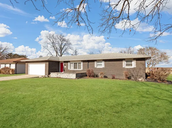 221 E 3rd St, Toluca, IL 61369