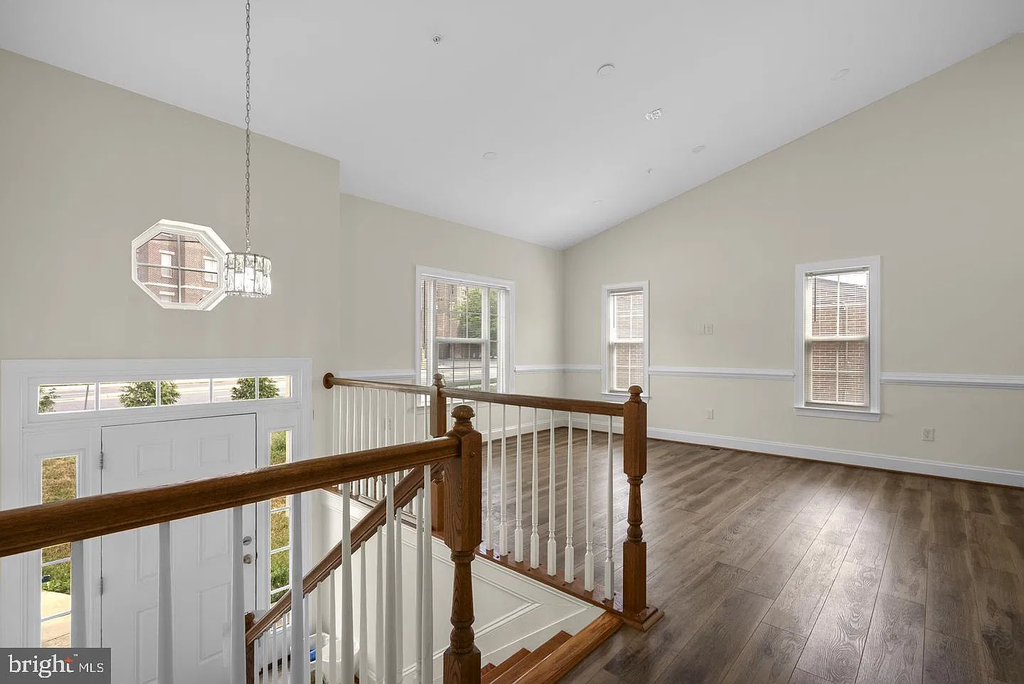 5 bed, 3.0 bath, 2100 sqft, $3,300 — Photo 4