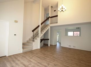 618 E Woodfield Trl, Roselle, IL 60172