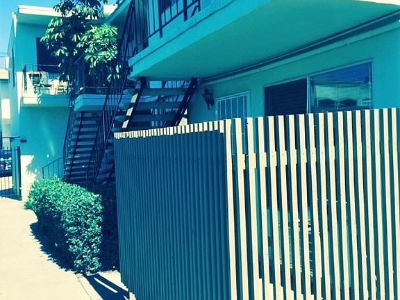 2nd image of 1432 Robinson Ave APT 2