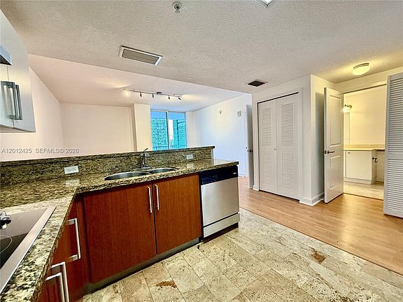 4th image of 170 SE 14th St APT 2906