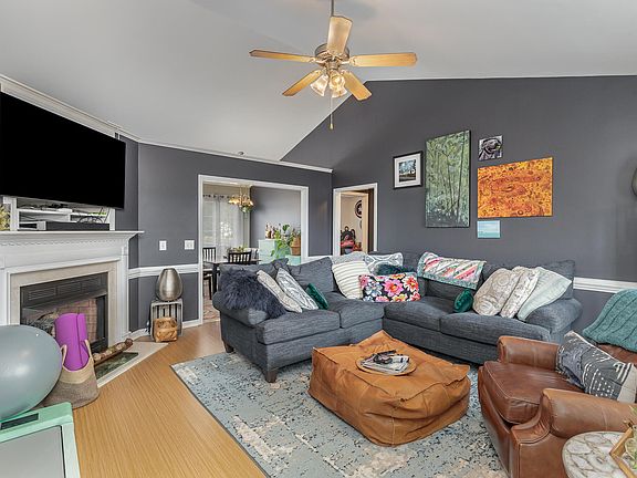 3rd image of 398 Water Oak Dr