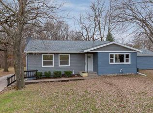 8307 Ridgewood Rd, Rock Island, IL 61201