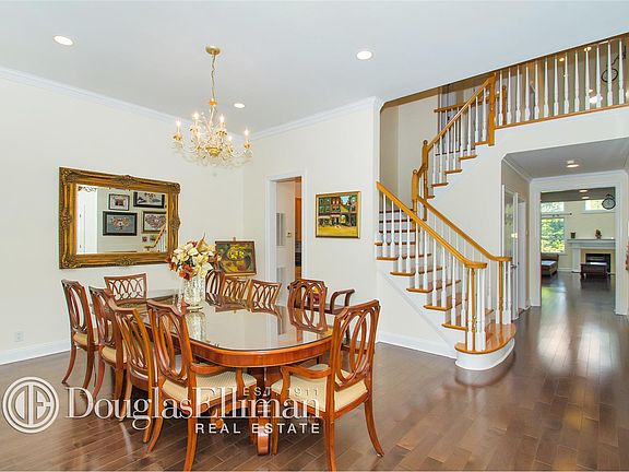 3rd image of 18 Kensington Cir