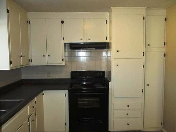 3rd image of 3920 W Loma Ln