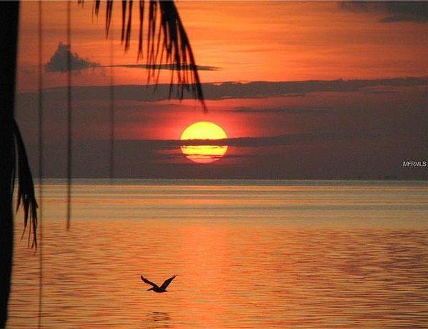 Enjoy beautiful waterviews!