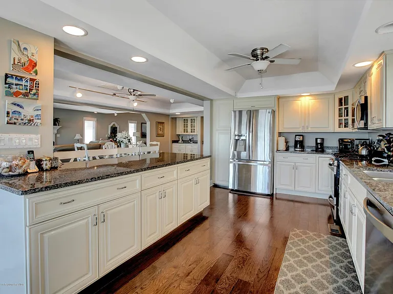 374 Aldo Dr — Photo 12
