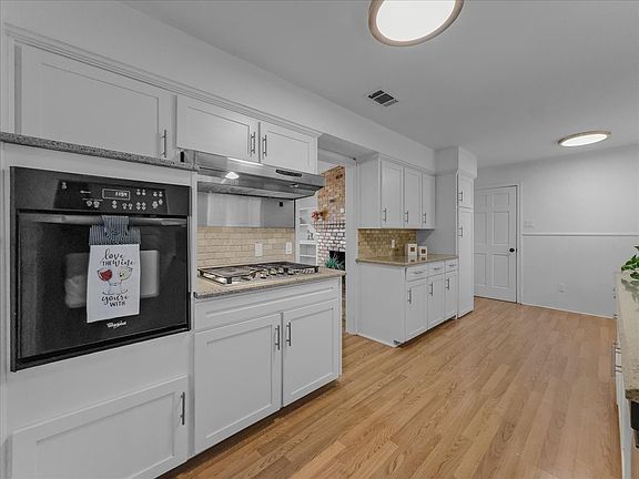 4th image of 2709 Ripplewood Dr