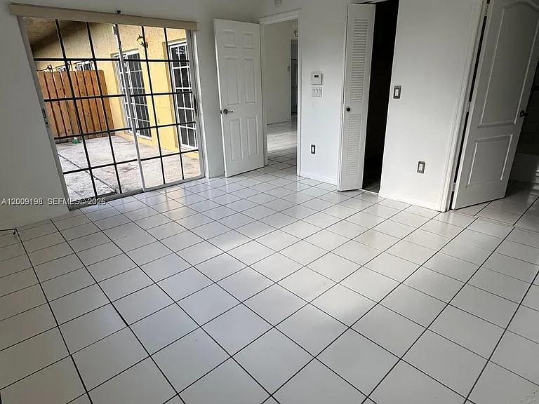 21215 NE 9th Ct #4 — Photo 3