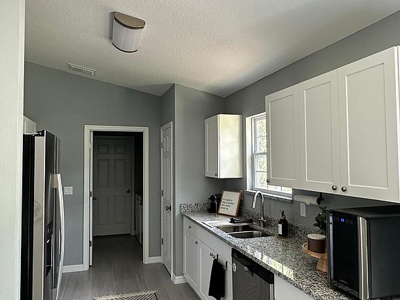 4th image of 5109 NW 61st Ct