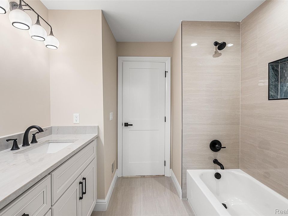 1356 Masters Dr, photo 21