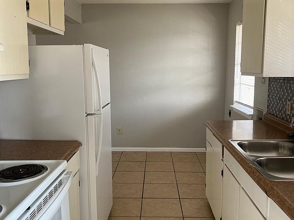 2nd image of 913 Quetzal St APT 4