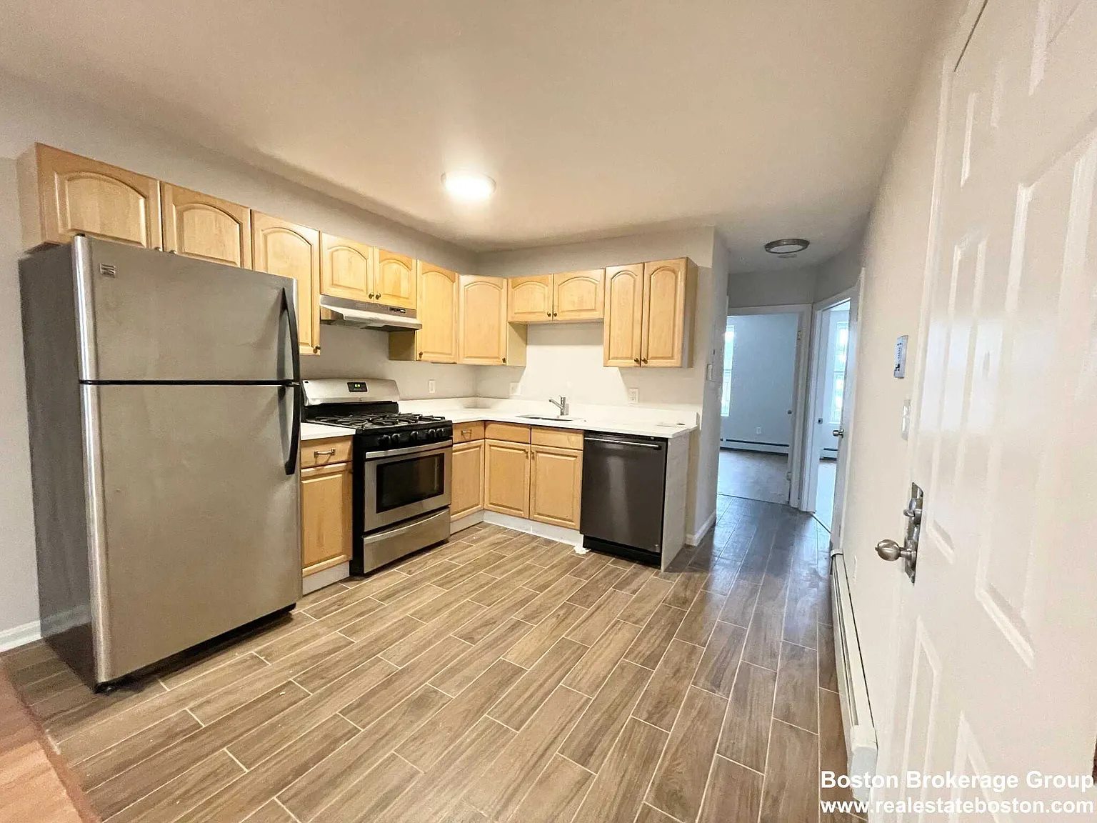 3 bed, $4,600 — Photo 2