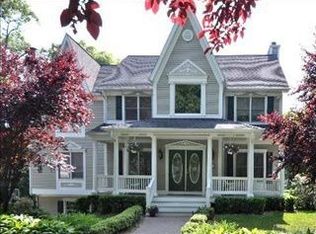 82 Prospect Rd, Centerport, NY 11721