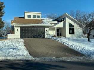 3000 Pilgrim Ln N, Plymouth, MN 55441