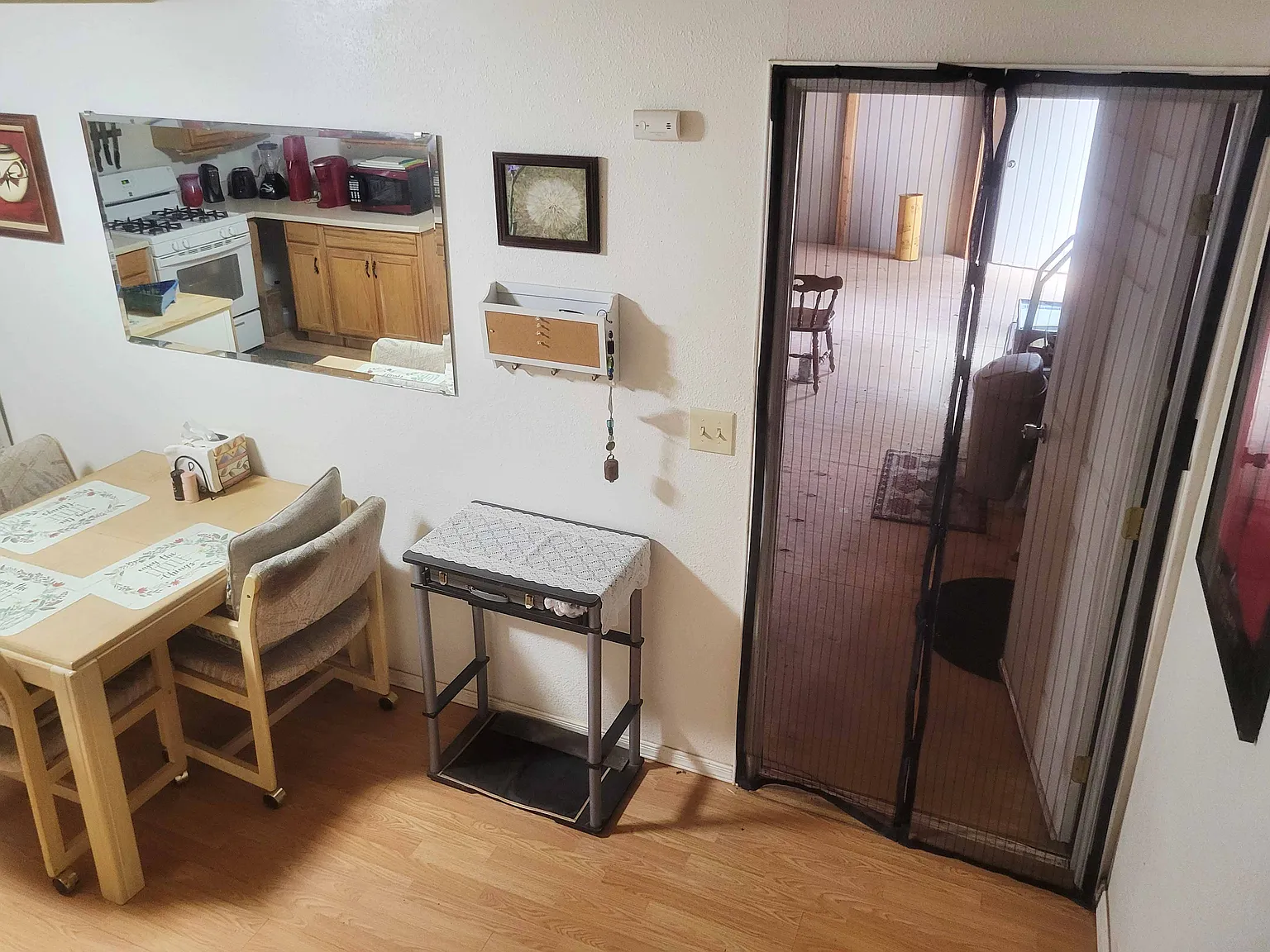 2 bed, 1000 sqft, $700 — Photo 2