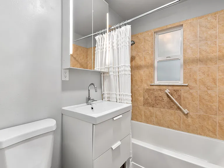 726 Eastdale Dr — Photo 7