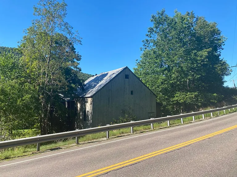 662 Route 100 — Photo 35
