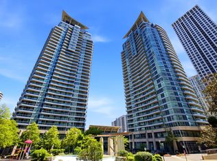 33 Elm Dr W #303, Mississauga, ON L5B 4M2