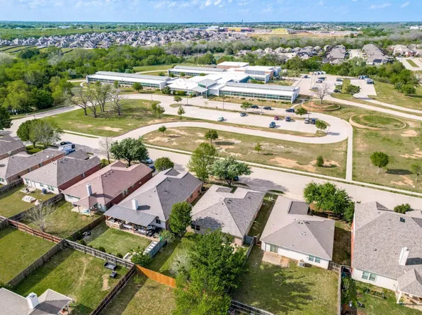 8716 Tumbleweed Dr, Aubrey, TX 76227