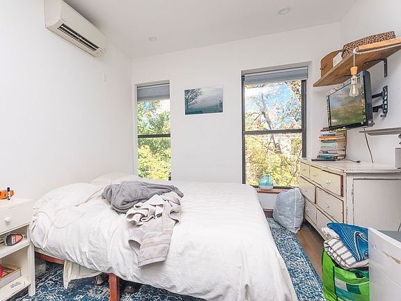 4th image of 163A Halsey St #3AA