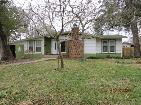 104 Wisteria St, Lake Jackson, TX 77566