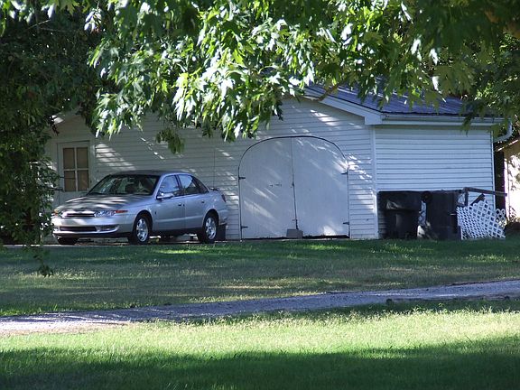 3rd image of 1017 Old Jefferson Pike