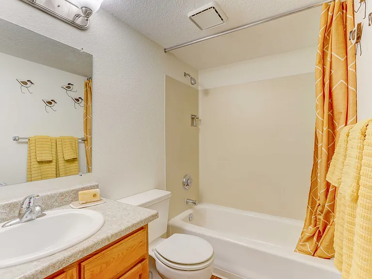 Americana Lakewood Apartments — Photo 91