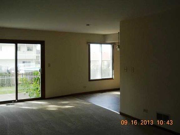 5th image of 1895 Lawrence Ave