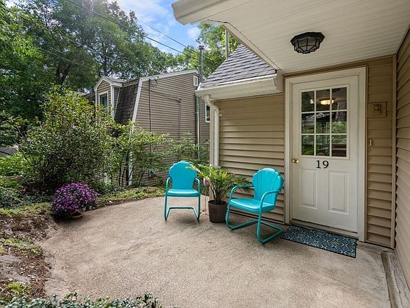 3rd image of 19 Lakeview Dr