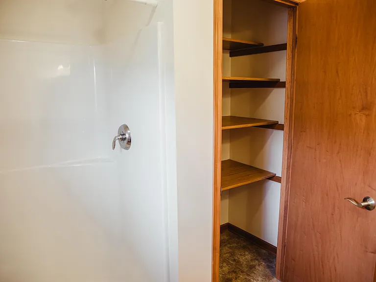 828 Oregon Parks Ave — Photo 5