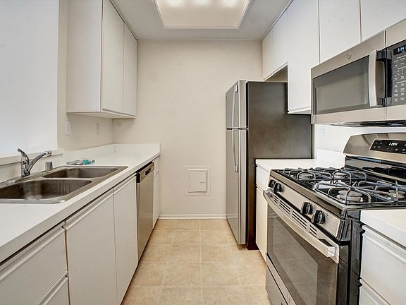3rd image of 10601 Wilshire Blvd #409