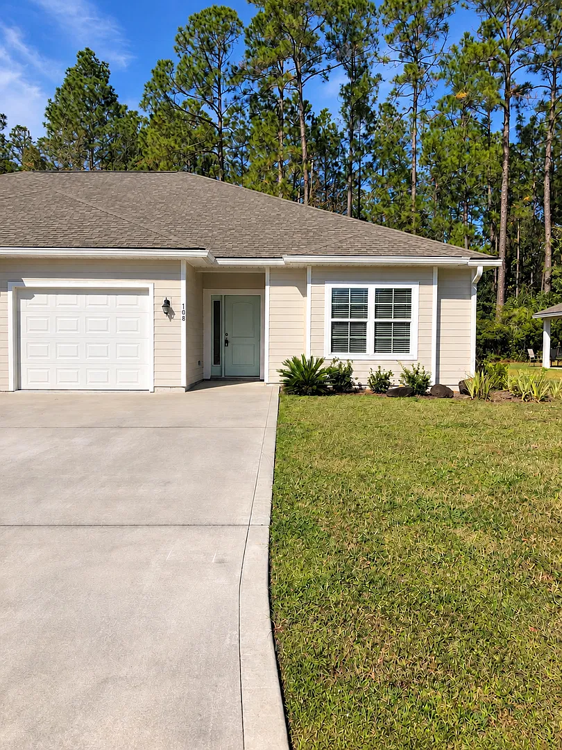 3/2 with Landscaping included! — Photo 1