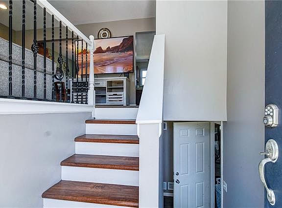 4th image of 1220 Golfview Dr