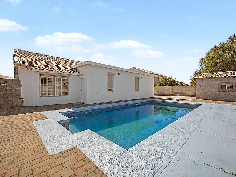 8544 W Holly St — Photo 37