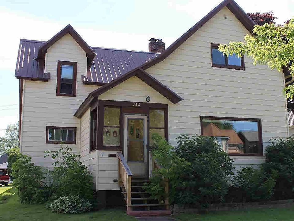 1st image of 712 2nd Ave W