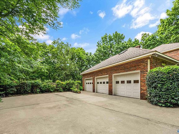 3rd image of 2702 Boulder Cir SE