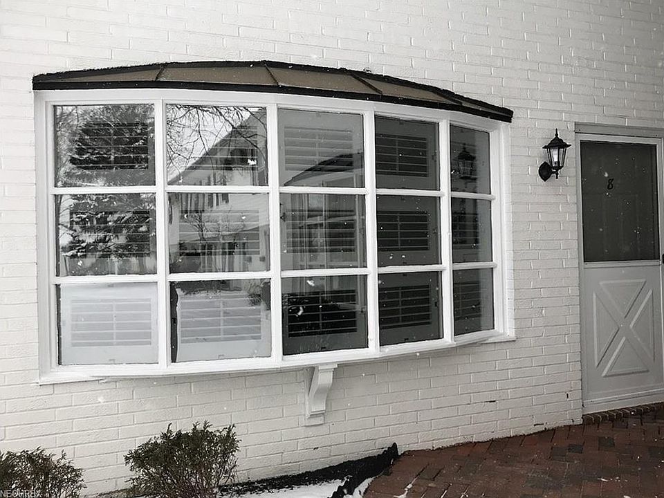 1st image of 7 Meadowlawn Dr Unit 8